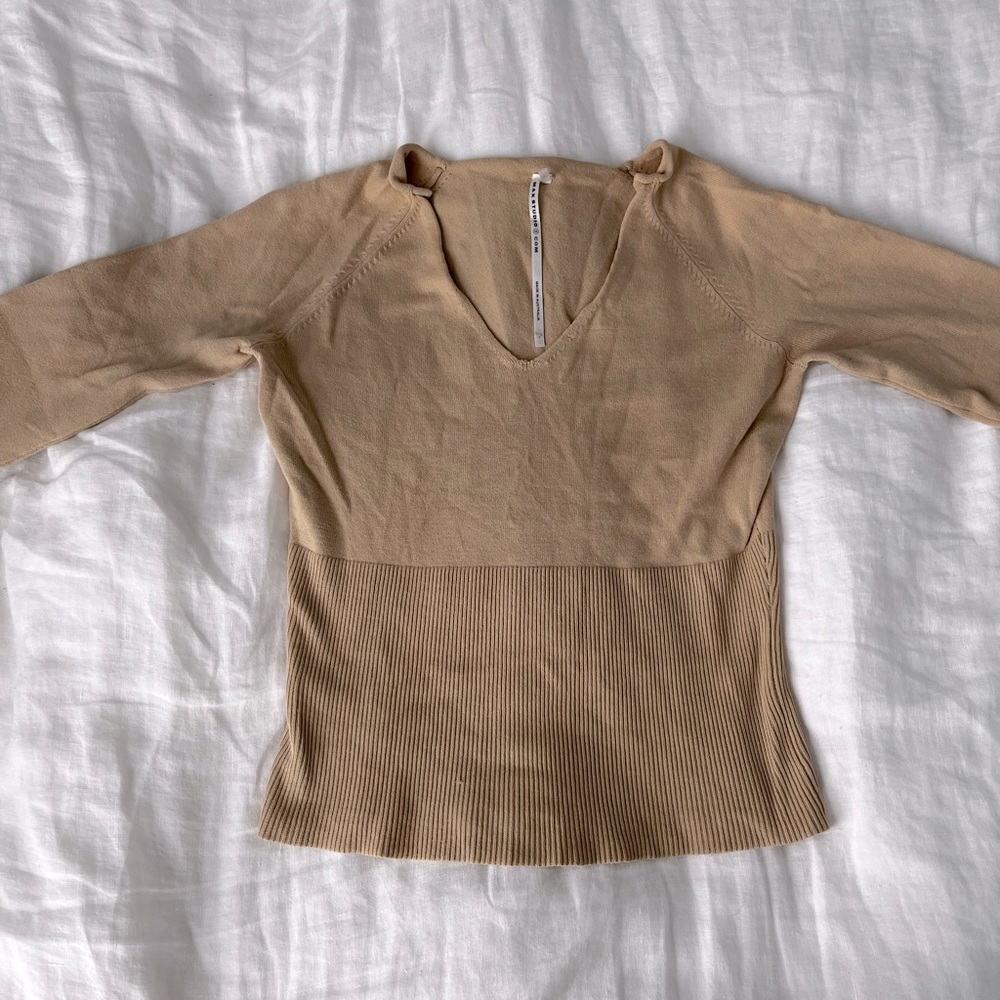 Max Studio beige long sleeve crop sweater SM MADE IN AUSTRALIA